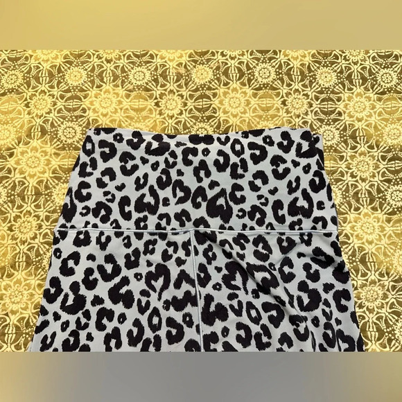 OFFLINE By Aerie Real Me High Waisted Twist Legging, Size Medium in Monaco Blue - Picture 7 of 8